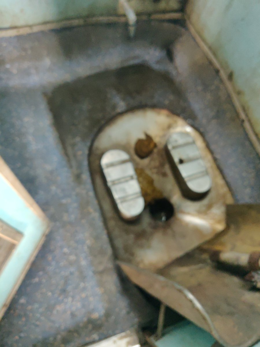 nishu_sawant's tweet photo. @AshwiniVaishnaw @drmbct @RailMinIndia @WesternRly This is today's condition of same train #stopgap don't work in real world.I think there is provision to fill water &amp; do housekeeping in place for #Memu trains. I am sure Mr. PM &amp; President don't wont spoil there mood after seeing https://t.co/V9NS5PltfX
