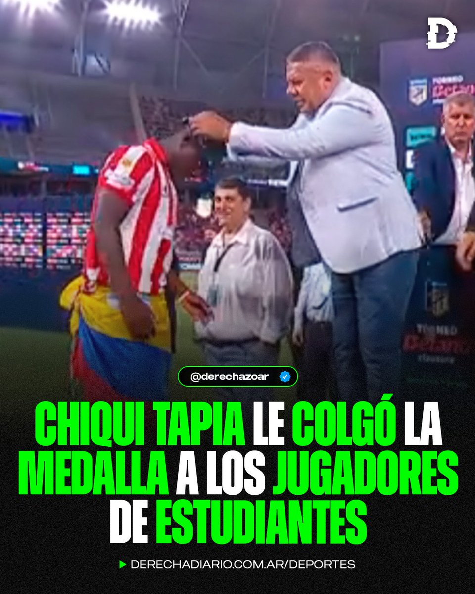 🇦🇷🚨 LA DOMADA DE TODOS LOS TIEMPOS: Chiqui Tapia tuvo que colgarle la medalla a los jugadores de Estudiantes.