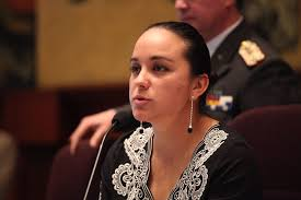 ATENCIÓN: ESTA RATERA ES GABRIELA RIVADENEIRA Y QUIERE SER EL REEMPLAZO DE LUISA EN LA RC!  RECORDEMOS QUE ESTA LADRONA QUE SE QUEDÓ CON CASA Y HACIENDA DE CARANQUI, FUE LA QUE DIJO QUE LOS RICOS COMAN MIERDA ..