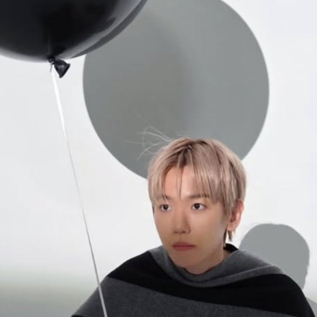 풍선때문에 정전기 난거 넘 귀엽구로..