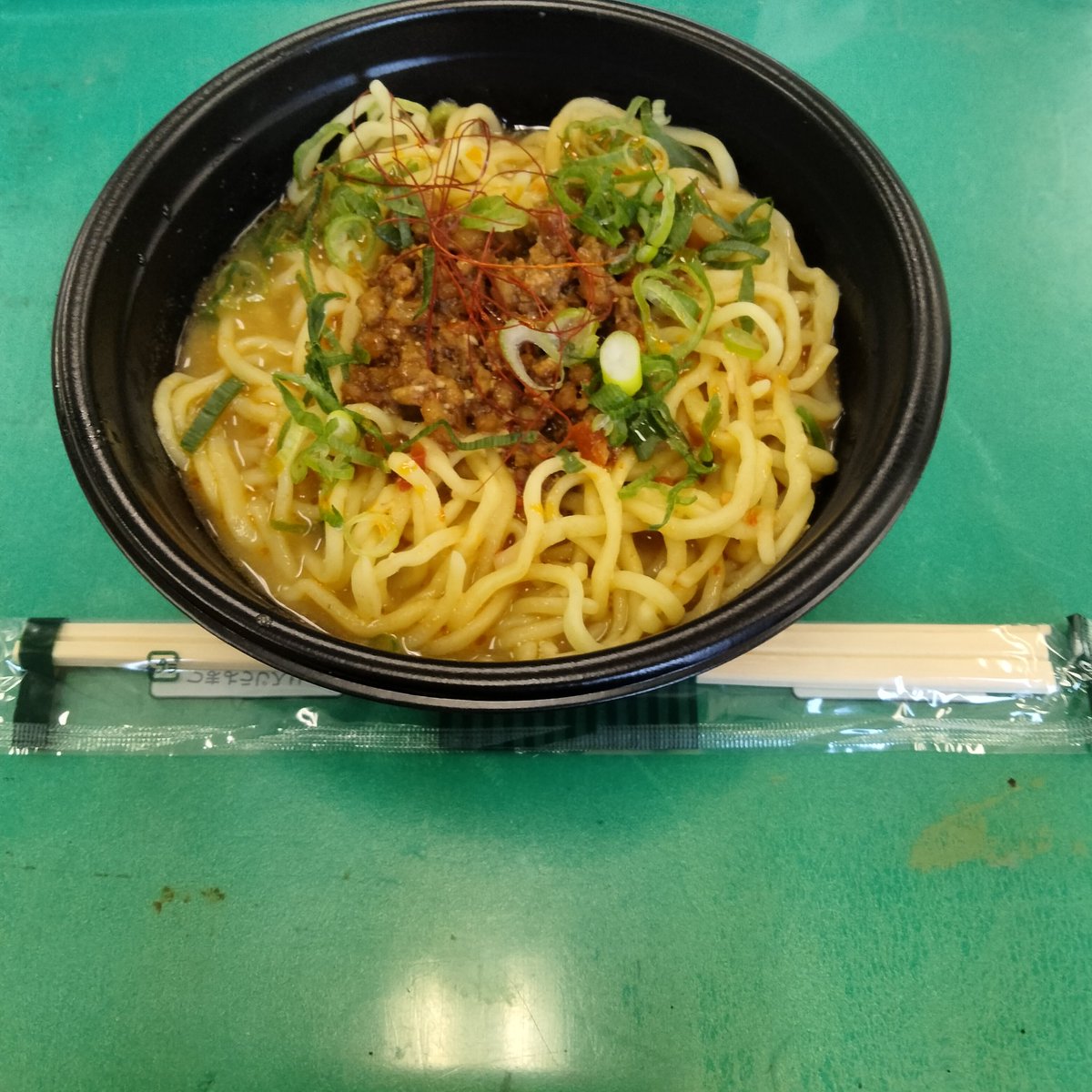 お昼は
#FukuFes

福崎町ならでは👀❗
何ともちむぎを使った
担々麺です✨
寒い時期にはやっぱり
ラーメン🍜✨
ピリ辛担々麺で
身体もポカポカ😆
もち麦とのマッチング
バツグンです👍
福崎女性応援ネット
も開催中❗
グルメに加え
ホール内では講演会
忍者ショー
物販や展示もあるよ✨
遊びに来てね🤗