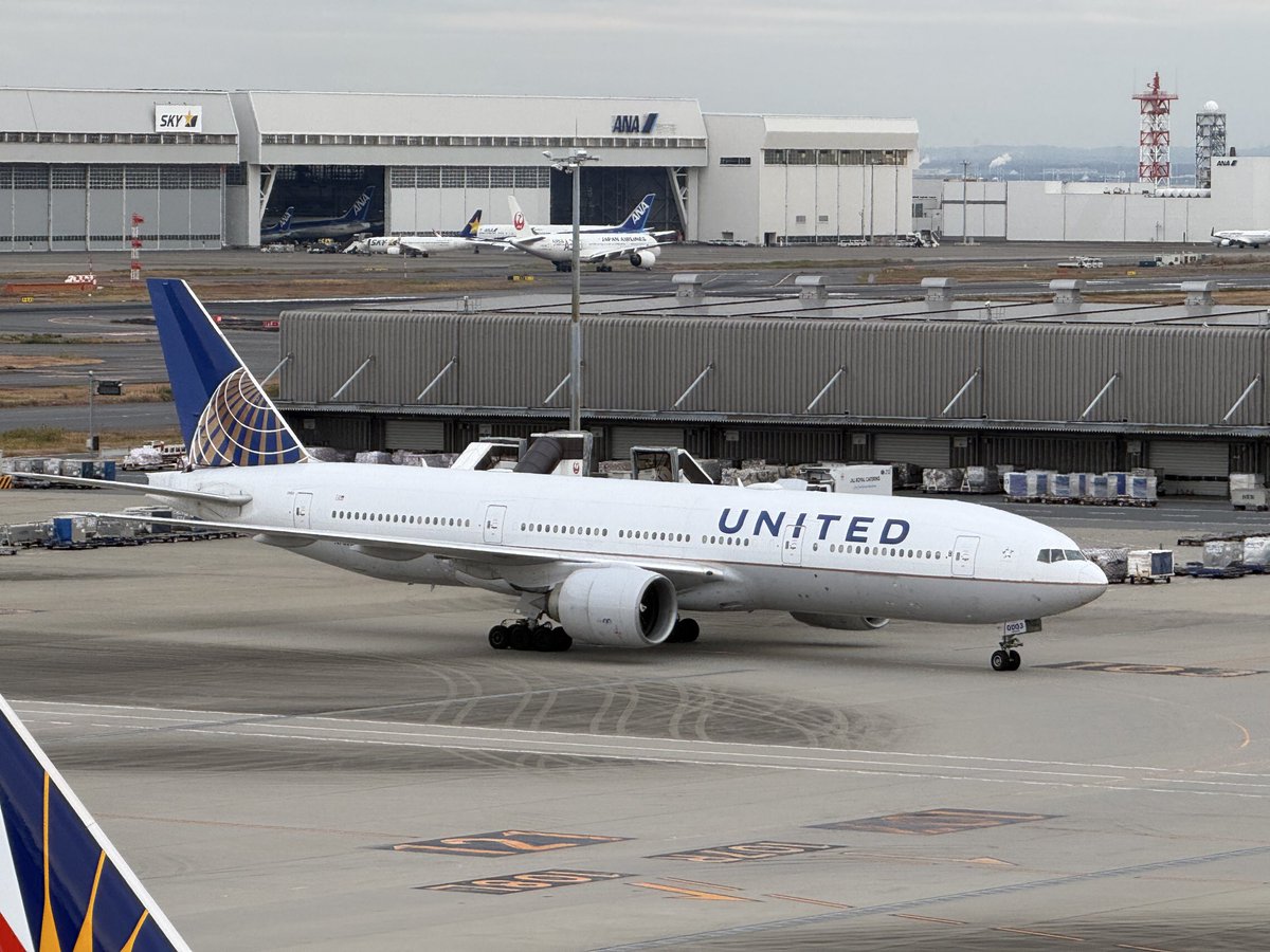 やっぱUA旧塗装の772好きだなぁ
コンチネンタル...