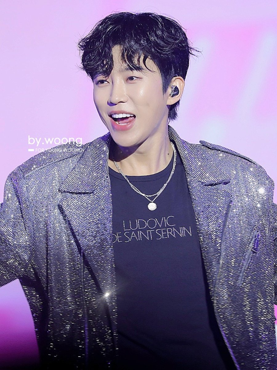 사진 하나에 귀욤 포인트가 도대체 몇 개야🫣 주말 잘 보내세요🤗 #IMHERO2 #임영웅 #임영웅콘서트 #LimYoungWoong