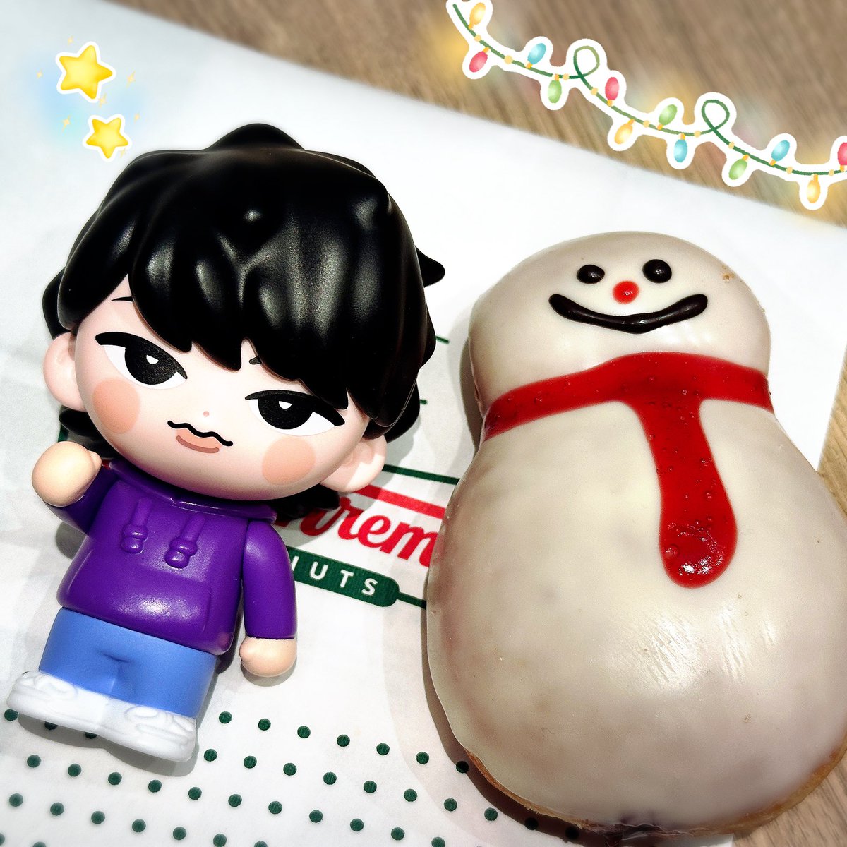 雪にはならない雨はまた寒く感じるな…と思いつつ雪だるまなドーナツを