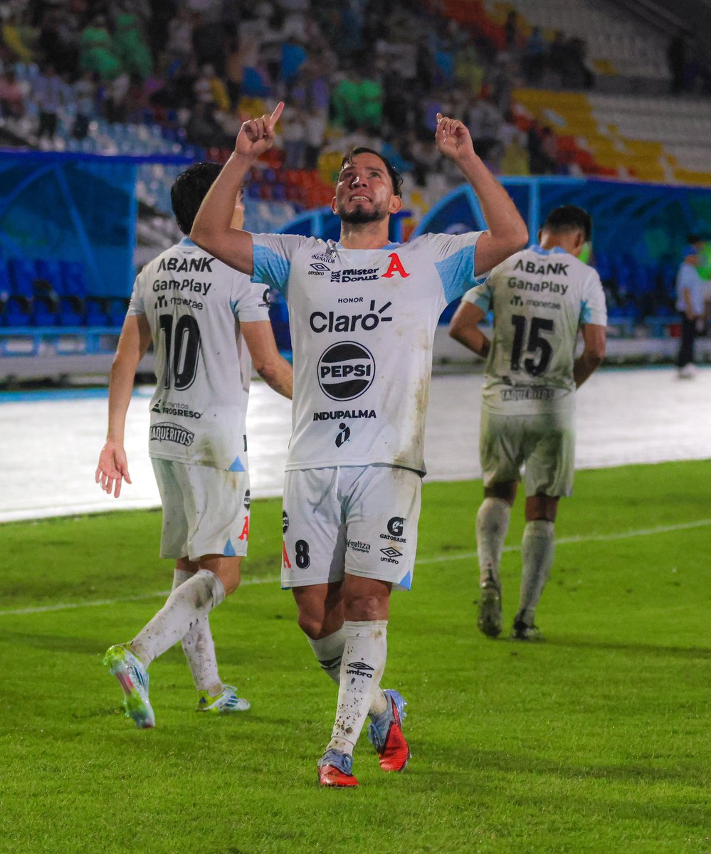 AlianzaFC_sv's tweet photo. El 𝑴𝑽𝑷 de la noche. 😮‍💨✨

#AlianzaFC 🅰️ https://t.co/rzXT9Od4FF