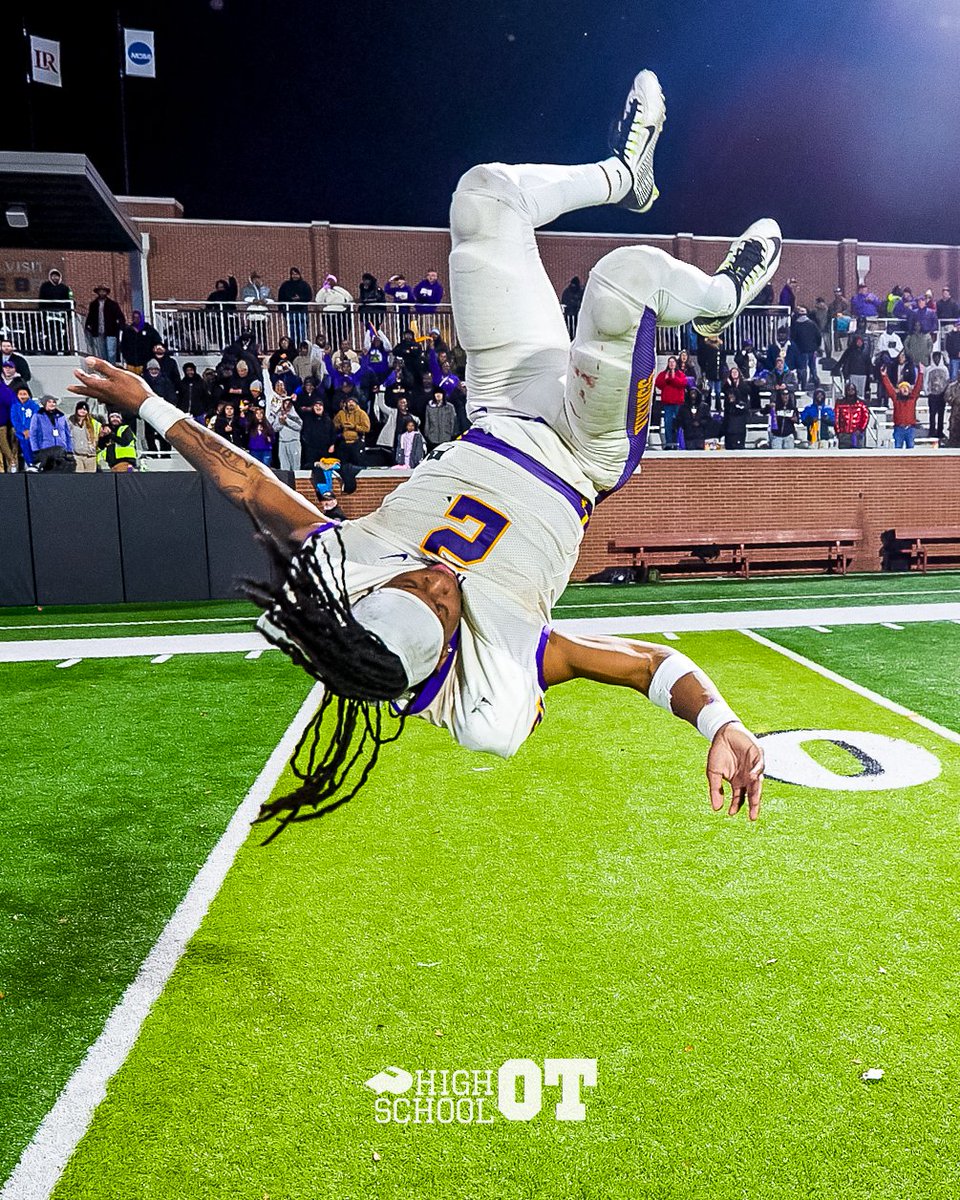 HighSchoolOT's tweet photo. Winning it all. An annual tradition at Tarboro.

Photos from the Vikings' state championship victory tonight: https://t.co/gHERR5RU10 https://t.co/6IXiFznePy