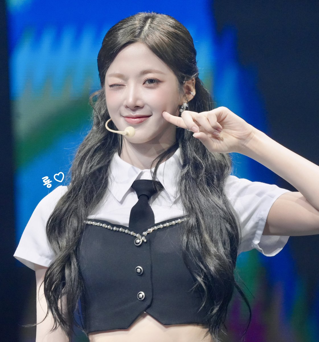 ☝🏻|| @% 台北 251109 . #tripleS #니엔 #Nien #트리플에스 #トリプル