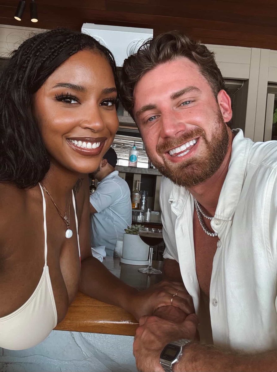 swirl_bwwm's tweet image. 👸🏾🤴🏼We’ve been dating since October last year. We actually met on Hinge, went on one date &amp;amp; have been inseparable ever since.
#onlinedating #lovehasnocolor #bwwm #interracialsingles #lovestory #couple #awesome #interracialdating #makeupforblackwomen  #blackwomendatingwhitemen
