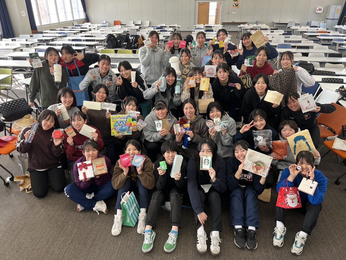 今日はミーティング後に
クリスマスプレゼント交換をしました🎄🎁

#環太平洋大学
#IPU
#女子ハンドボール部