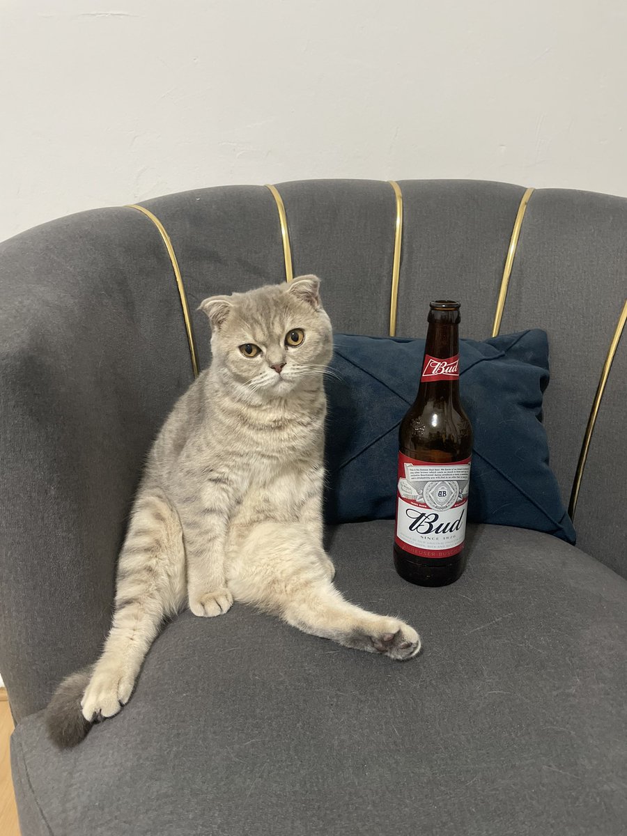 otur dedi gülümse,
gülümseyemem dedim
<a href="/TheYAN61/">TheYAN</a>