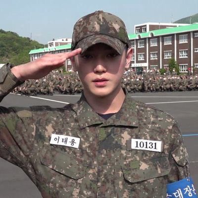 deeryeo's tweet photo. enlistment                                  discharged https://t.co/daKPfX37Pe