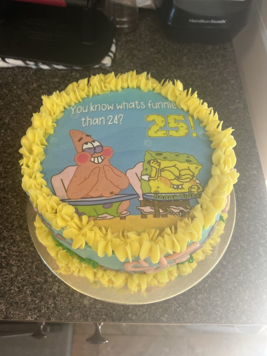 ChaseMorgan2001's tweet photo. @jakerandall i made a similar cake for my fiancé’s birthday! https://t.co/pPUBeDQdIX