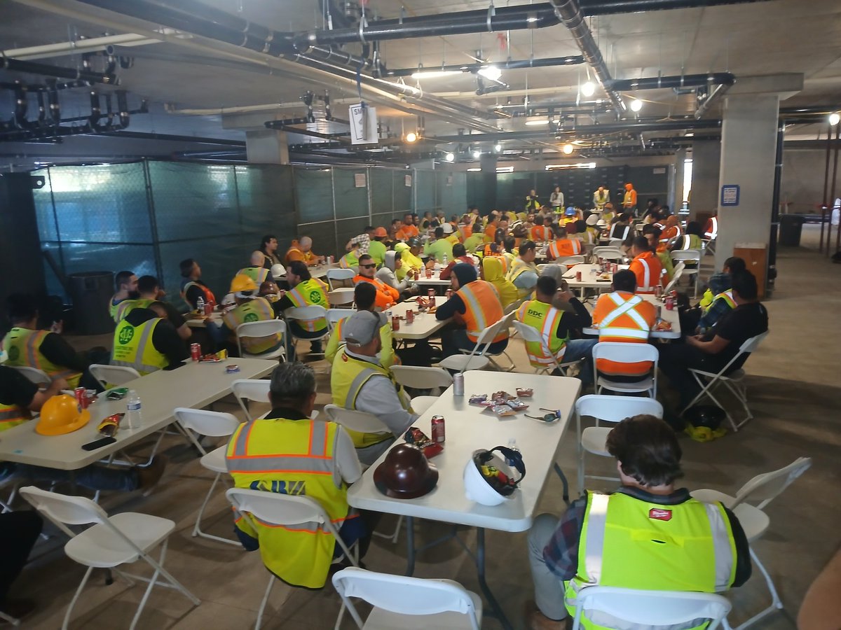 CSISafety's tweet image. Top off party!  Pomona,  CA

#Construction #constructionworker #constructionsafety