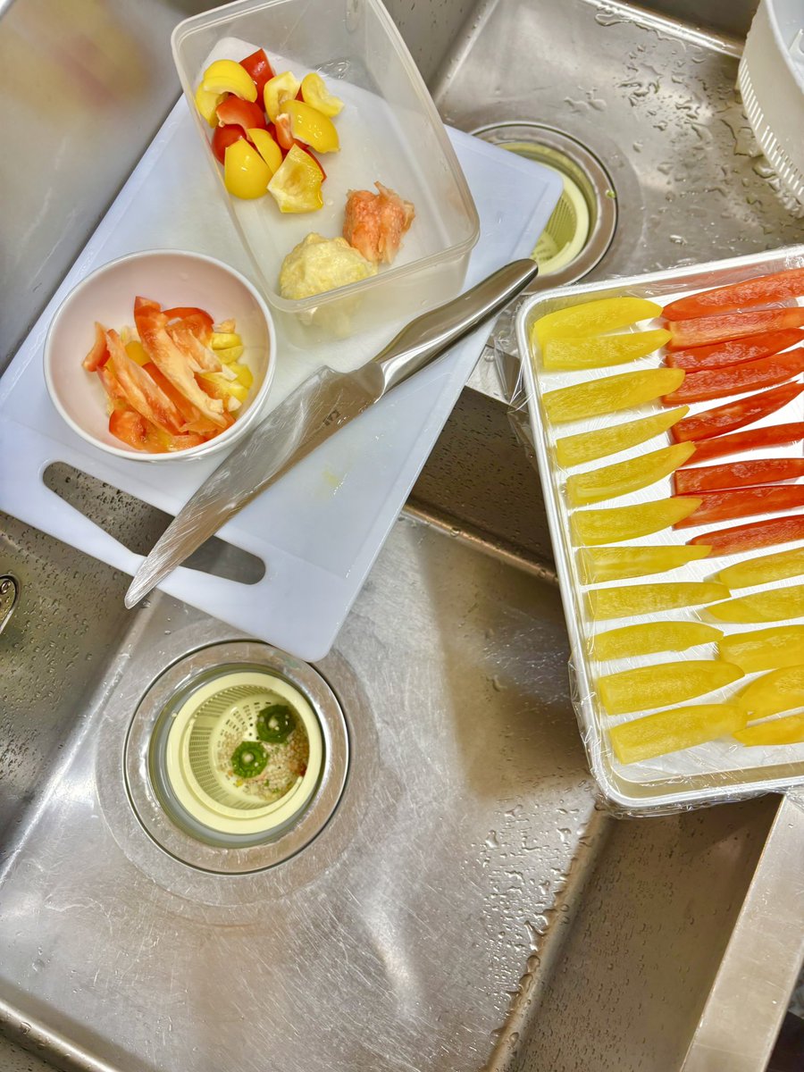 パプリカの種はたいて中心トライしてみましたが、流石に食えませんで