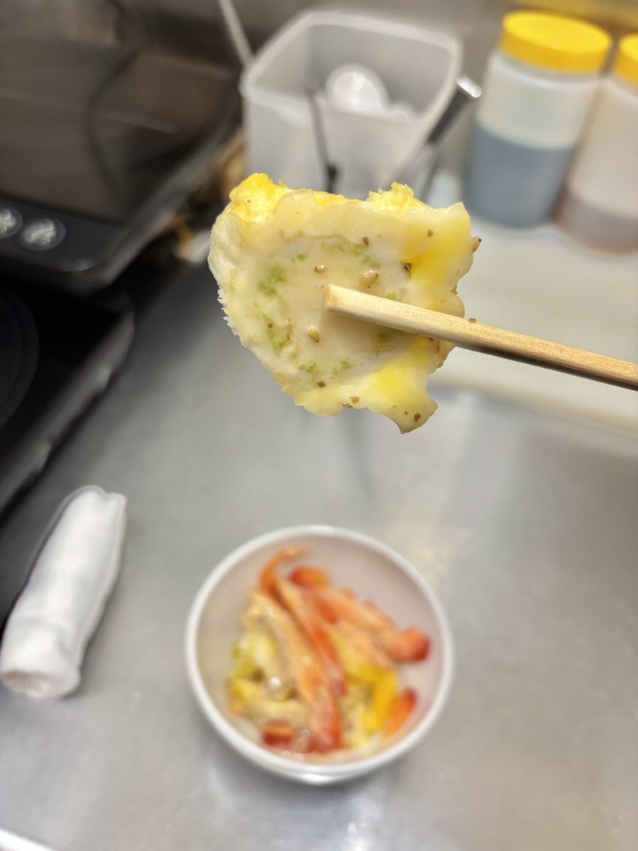 パプリカ！いろいろな方にご購入頂けたら、幸いです！ パプリカの種はたいて中心トライしてみましたが、流石に食えませんで