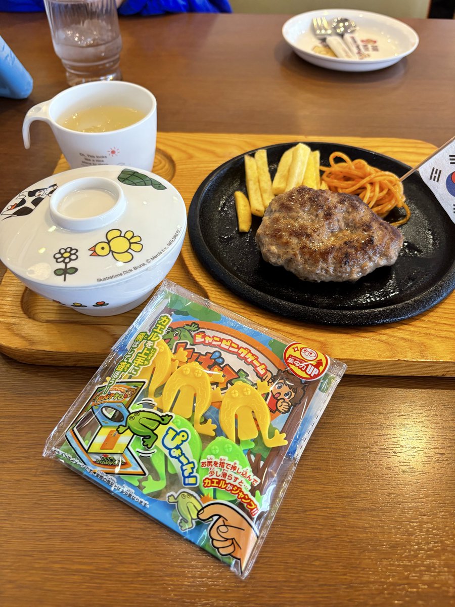 pun_saku's tweet photo. 2025年12月14日
VAN-Bさん
・ジャンボハンバーグステーキ
・お子様ハンバーグ
孫ちんを床屋に連れて行った帰り、ハンバーグ食べたいと言うので久しぶりのVAN-Bへ🥰
爆ハンのお子様ランチと見比べてVAN-Bを選んだ孫ちん。
ポテトいいなぁ言ったら半分くれた🤣
#VANB https://t.co/Dci3Gp4ysH