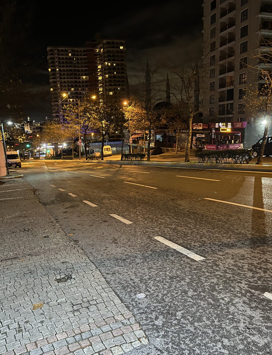 Pazar gunu sabah 5 bucuk sokakda zombiler ve sen nobette gidiyorsun yapılırmı be 🥹😌

#gunaydin #pazar