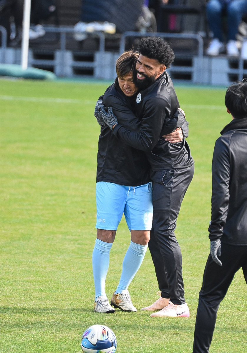 yuhee_i's tweet photo. Dec.14.2025
#遠藤保仁 選手
#パトリック 選手

泣いてもいいですか？🥲💙🖤

YANMAR presents
THE LEGEND DERBY YOICHIRO KAKITANI 
-LAST MAGIC-

@yoichiro_dream https://t.co/djtQn7jp5u