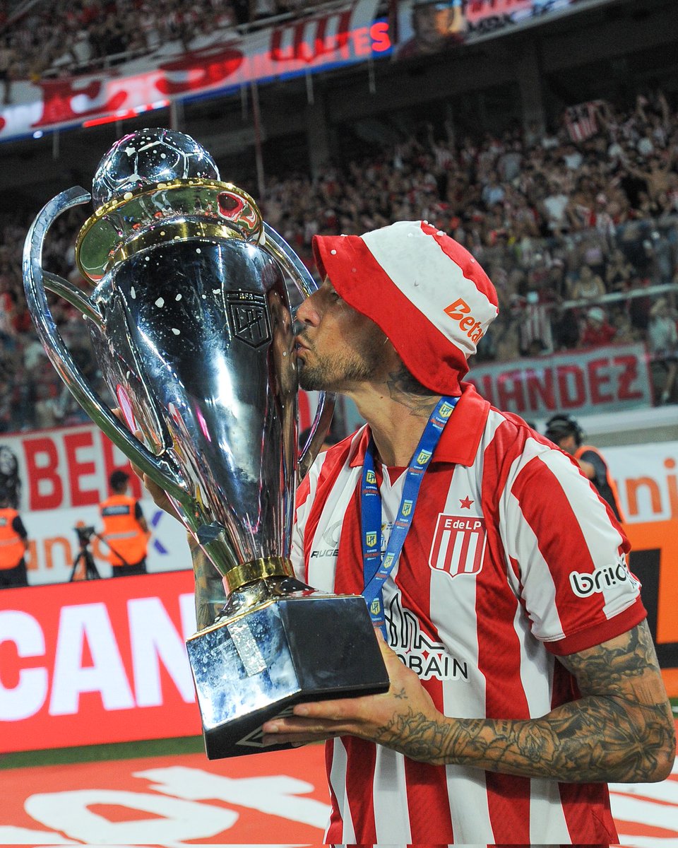 صور من تتويج إستوديانتس لابلاتا