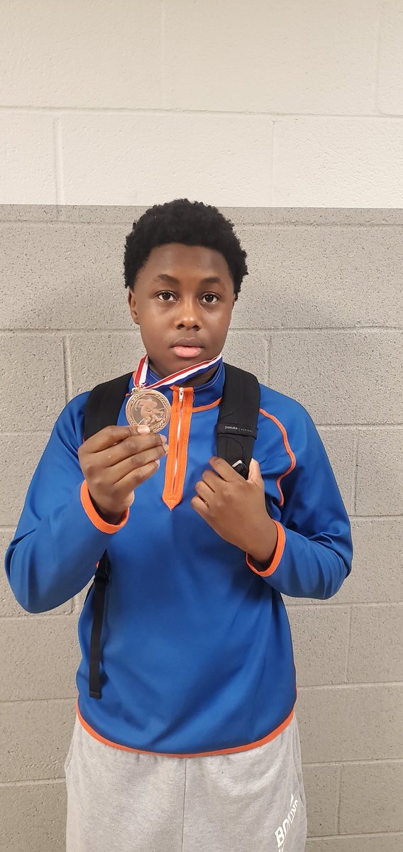 Michael Iyeke takes home 🥉 at the jv Paul Aubrey Christmas Classic! #BBAW <a href="/JamesBowieHS/">Bowie High School</a>