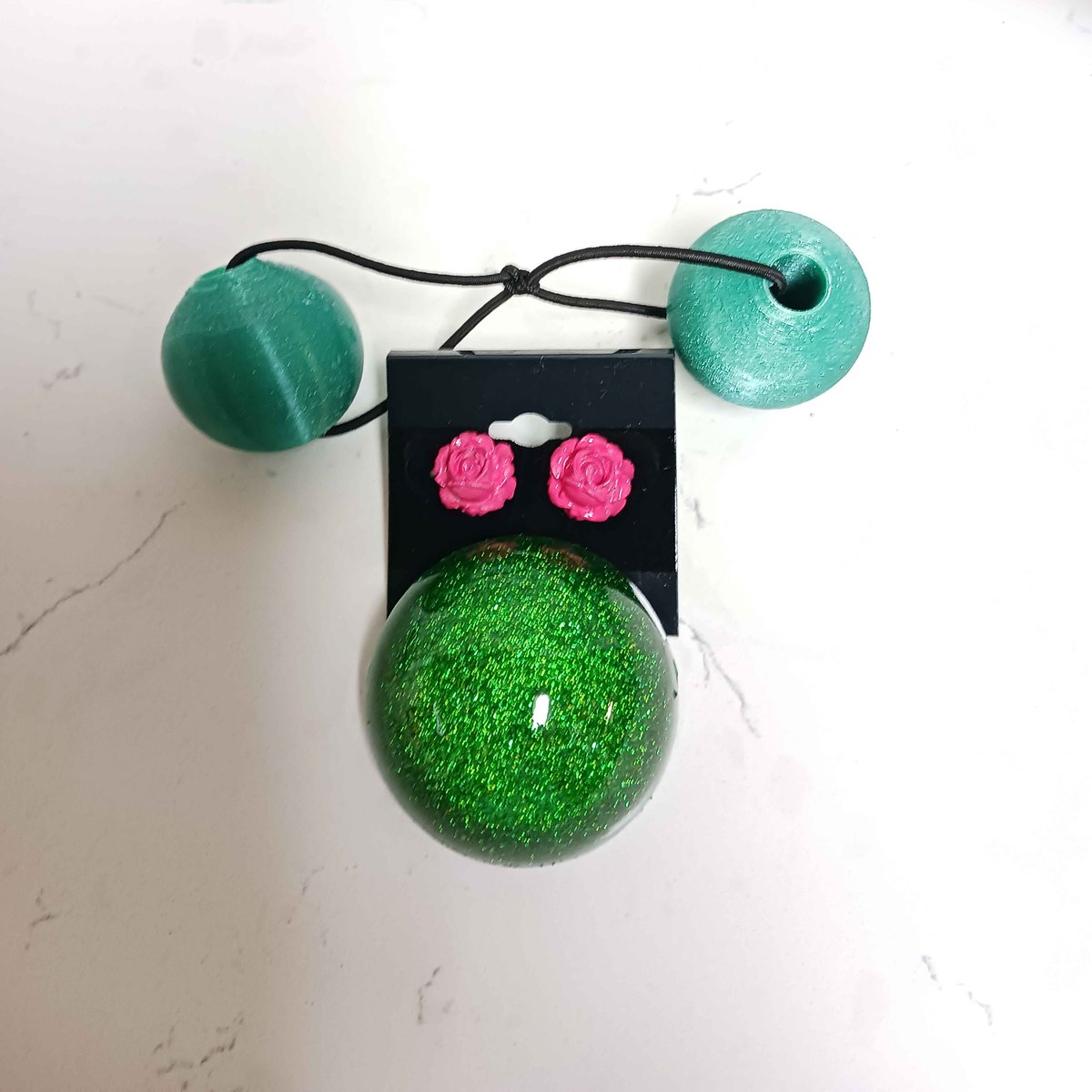 Custom Sailor Jupiter accessory request!  We got to make the hair baubles for the first time in, what, 15 years??  Fun times!

#sailormoon #sailorjupiter #cosplay