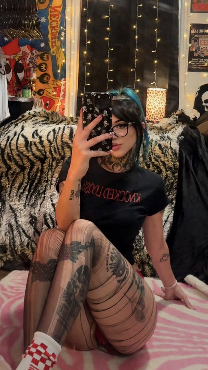 heyitsmxdz's tweet image. camera roll is just FILLED with mirror pics…