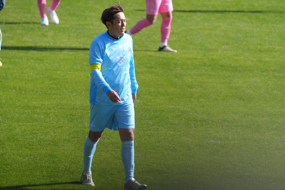 キャプテンマークを巻いて、背番号7のユニフォームを纏い、現役時代と