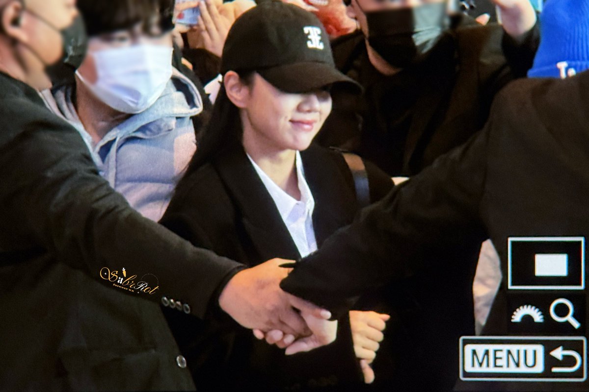 SabrRot_21's tweet photo. 251214 
WUH 입국 프리뷰

#LeeHyeri #hyeri #이혜리 #혜리 #ヘリ
@hyeriherihey https://t.co/5tqtFmKiXd