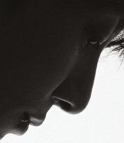 stayalivejksg's tweet image. SUS OJITOS 😭💜 EL PERFIL DE KOOK CHICAS, YA QUIERO VER LAS PORTADAS PARA ELLE KOREA 2026