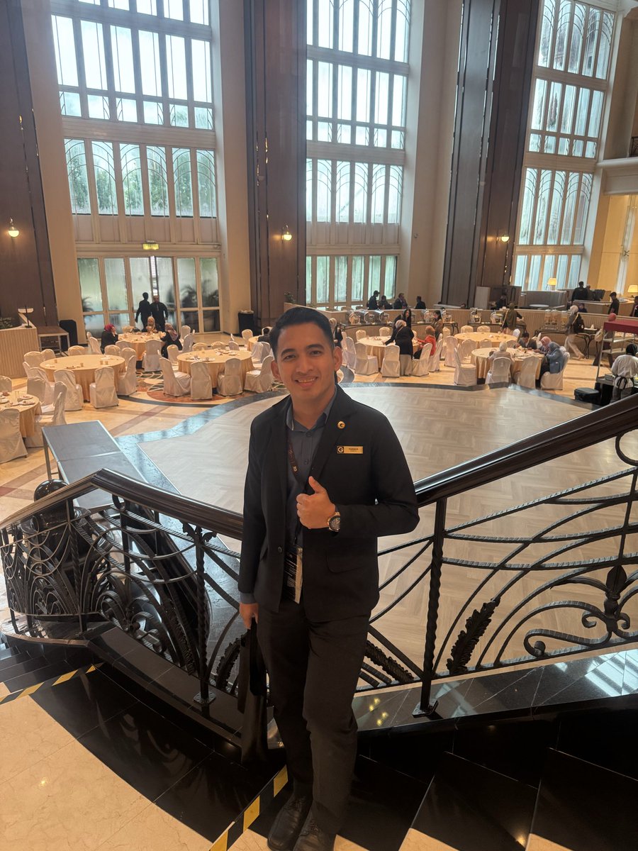 BcrFikri's tweet photo. Dalam bilik ni, ramai sedang bina masa depan dengan emas.
Persoalan dia… kita bila? 👀✨

#PGAS 
#FinalSprintBudapest
#PGASMarriottPutrajaya https://t.co/HF0g6Y6mfL