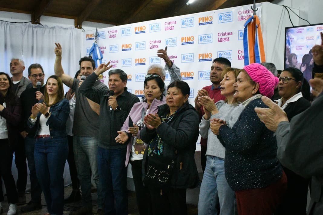 Reunión de cierre de año, junto a los militantes, en el Centro Cultural, Social y Político Nueva Argentina de Tolhuin.

#cultura #politica #comunidad #proyectos #desarrollo #jcpinotdf #cristinalopeztdf #ccna