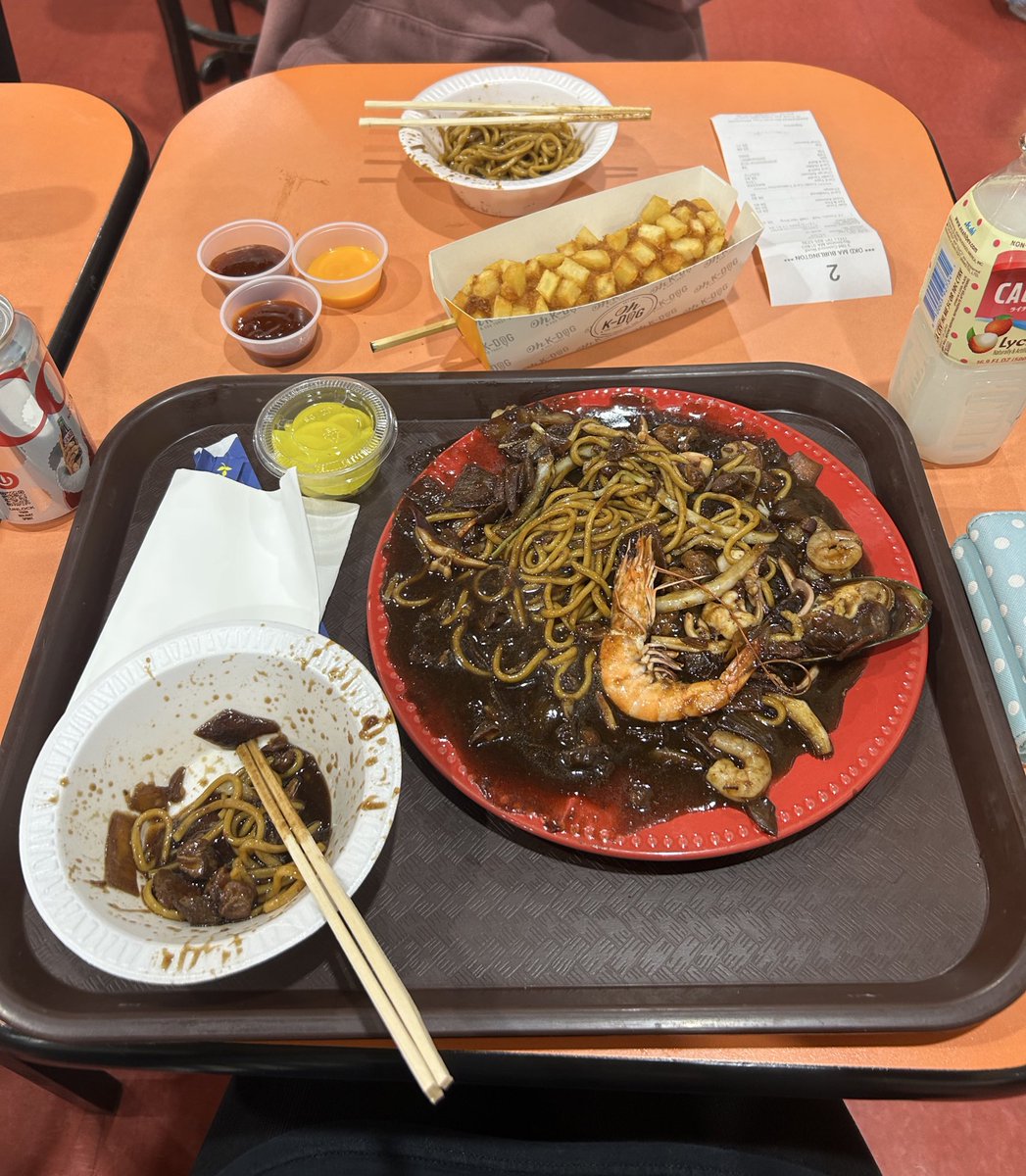 macie (.づ◡﹏◡)づ. tweet media