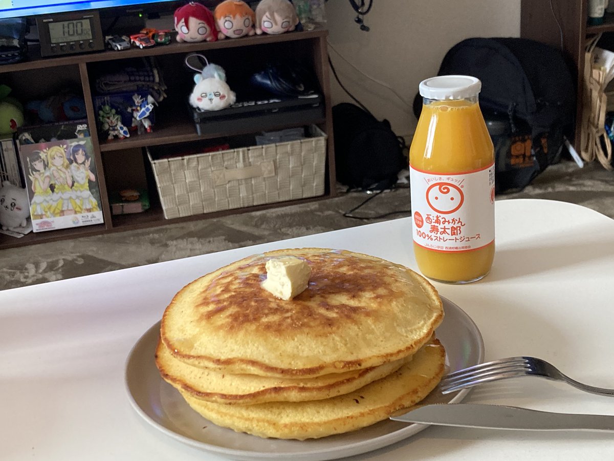 休日お昼ご飯です🥞
毎週遊びまくってたらついに風邪ひきました…😂
フォロワーさんが買ってきてくれた寿太郎オレンジでビタミン補給して寝る🍊
