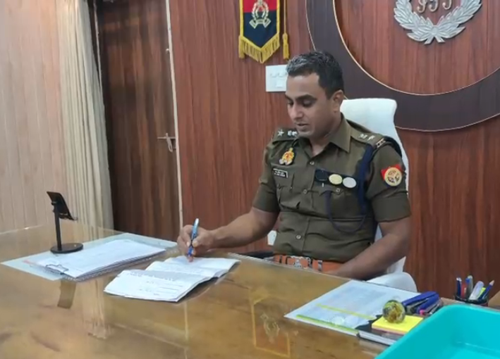 bstvlive's tweet photo. आजमगढ़
➡अपराध में संलिप्त होने पर शस्त्र लाइसेंस निरस्त
➡SSP ने कुल 34 शस्त्र लाइसेंस निरस्त/निलंबित किए
➡33 व्यक्तियों के कुल 34 शस्त्र लाइसेंस निरस्त किए गए
#Azamgarh #WeaponLicense #PoliceAction #SSP @azamgarhpolice https://t.co/FW6a2tXvzX