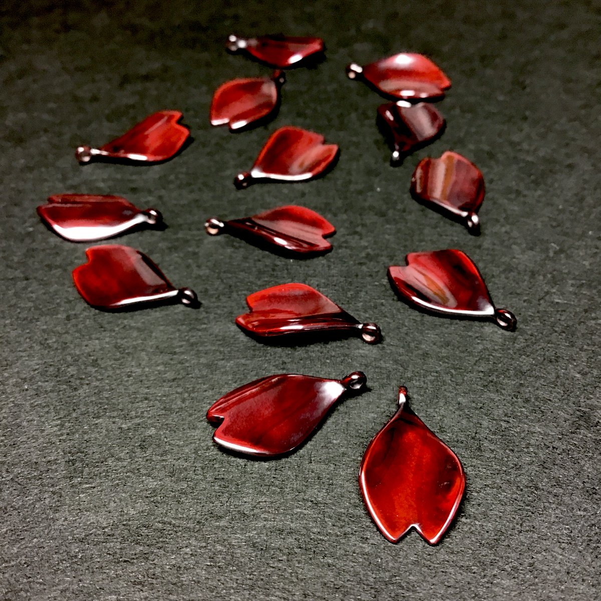 ekitaisuiso's tweet image. 今、慣れぬインスタのメッセージ機能で、私に朱銅を教えてくださった先生へ『朱銅の制作方法をSNSに掲載してOKですか』とお尋ねしてみたら、アッサリOKでした！
一応企業秘密とかあったらと思って、実はこれまで制作過程を一部ぼかしてポストしていたのですが、大丈夫みたいです。
そのうち制作方法→