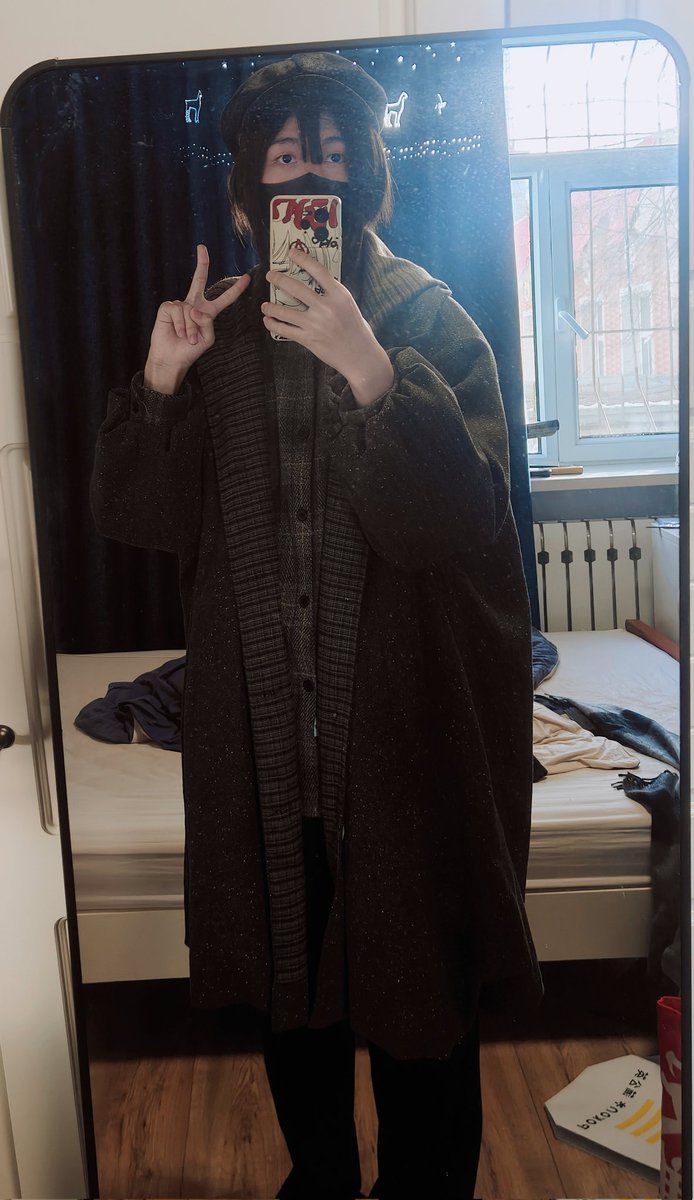 今日の穿搭
我发现我是真的不会拍照啊，姿势和角度都呆呆的（