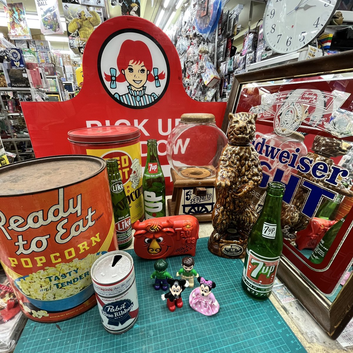 入荷品です。 普段はあまり入ってこないアメリカ雑貨です。 一番後ろは