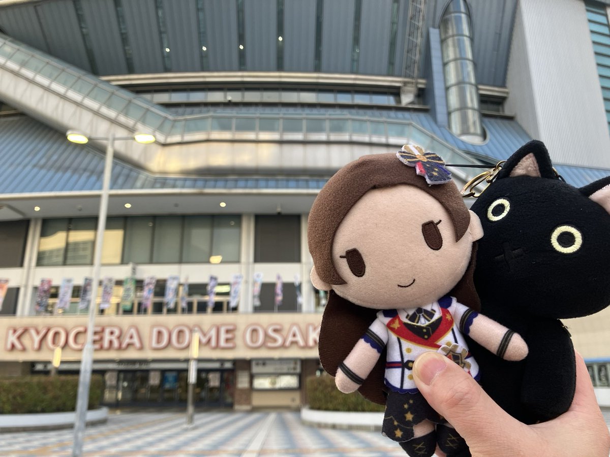 a1001006's tweet photo. ベイブレードのスタッフバトルが終わりました
これから現地向かいます

志保の法被を着て、志保とねこさんのぬいにミニ四駆とボトルマンにベイランチャーを持っています

お見かけしましたら、お気軽にお声がけください
#アイマスMOIW2025_day2  #名刺交換希望 https://t.co/jnvaqFTSFO