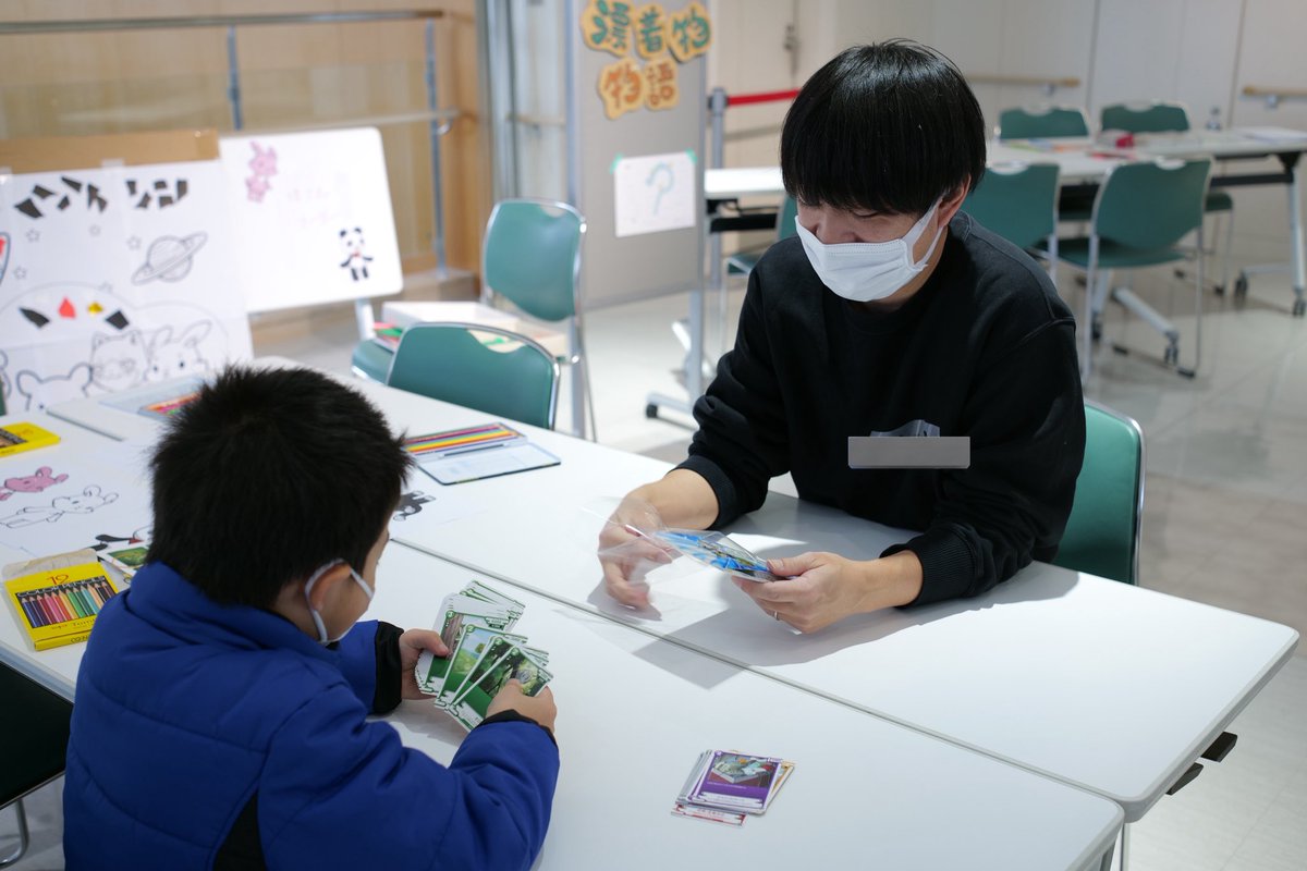 Yw4Neu's tweet photo. 昨日はmanabyのサービス利用者を対象に、アートイベントを行いました！

フリー体験ブースの一つとして、ぶっちさんにCNPトレカ体験ブースの出展にご協力をいただきました！

スタッフ含め100名規模のイベントとなりましたが、CNPの塗り絵や貼り絵、試遊会など大盛り上がりでした🌟 https://t.co/fEw84nBTRK