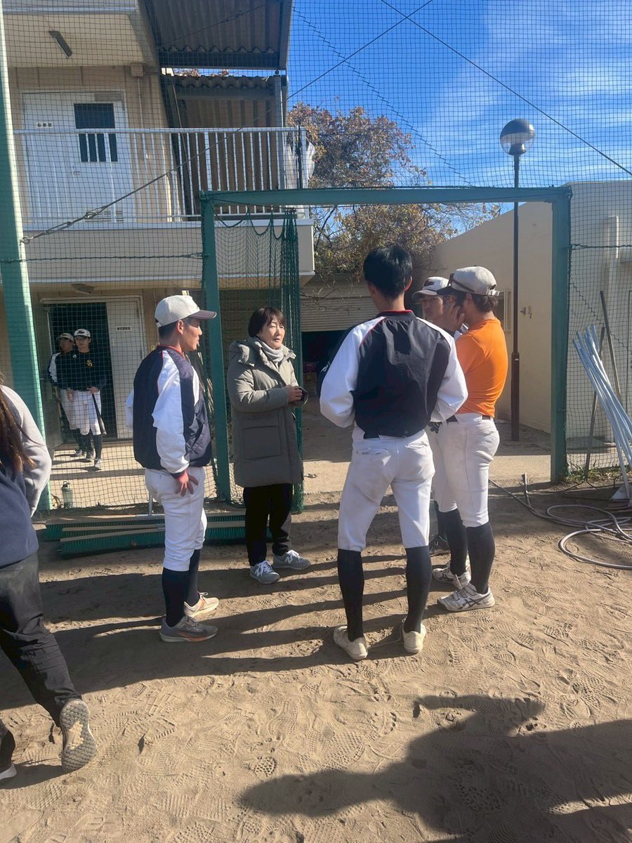 神戸大学硬式野球部さんのサポートが始まります。昨日は顔合わせで練習の前に少しお話しさせてもらって、その後は練習見学。たくさん質問を受けて意識の高さを伺えました。チームには2ヶ月毎の訪問となるのでその条件でもしっかり結果を出せるサポートをしていきます。