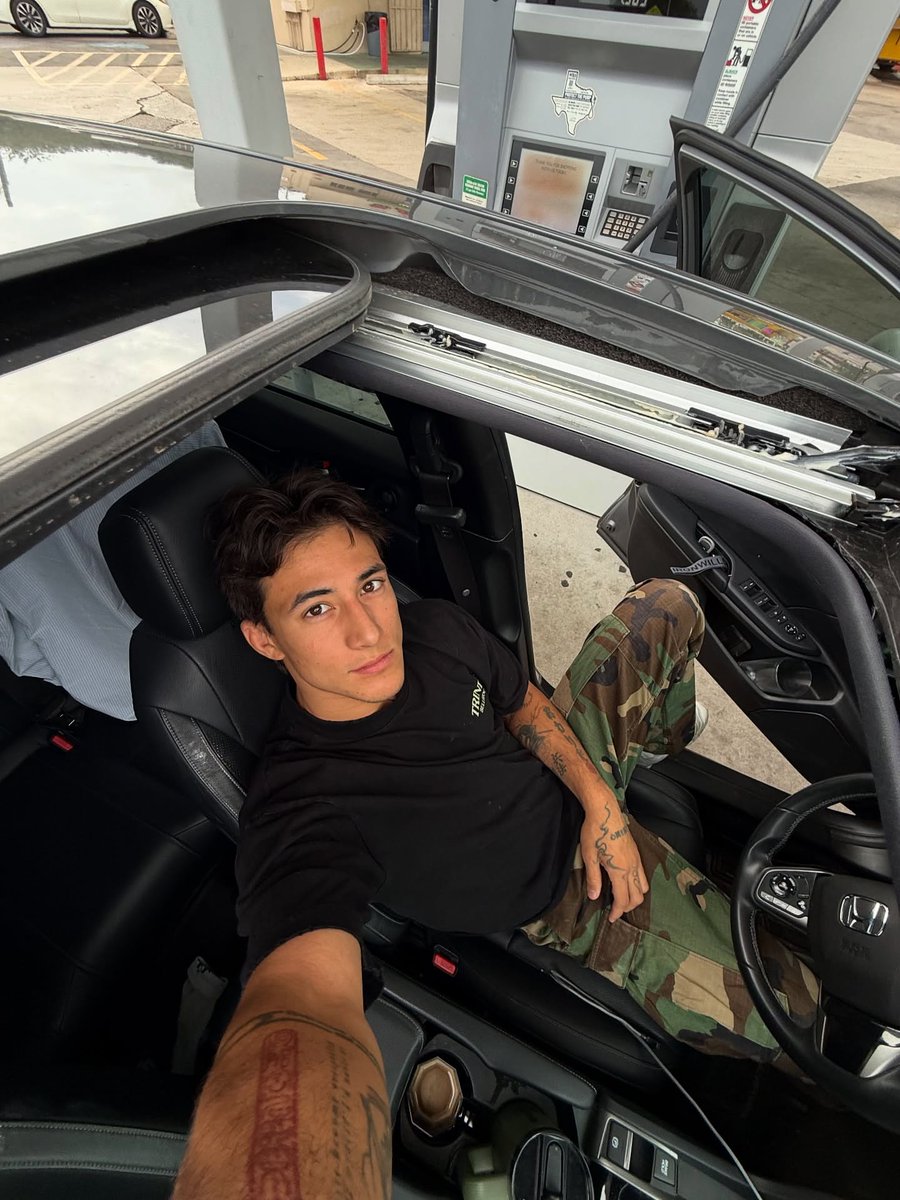 tbearshug's tweet image. face card                         body card

#meneahlengends