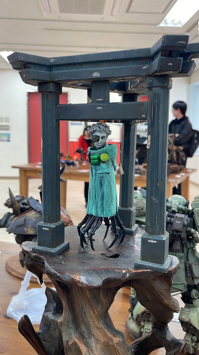 S3くんの三柱鳥居と記念写真ニャ〜