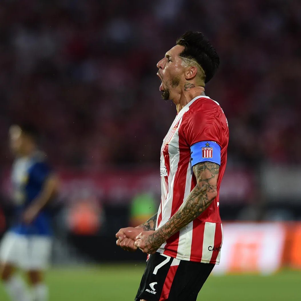 No tiene ningún tipo de sentido como entró este enfermo. No recuerdo la última vez que había entrado a un partido directamente. Partido histórico y escala en un nivel de idolatría muy importante. José Ernesto Sosa.