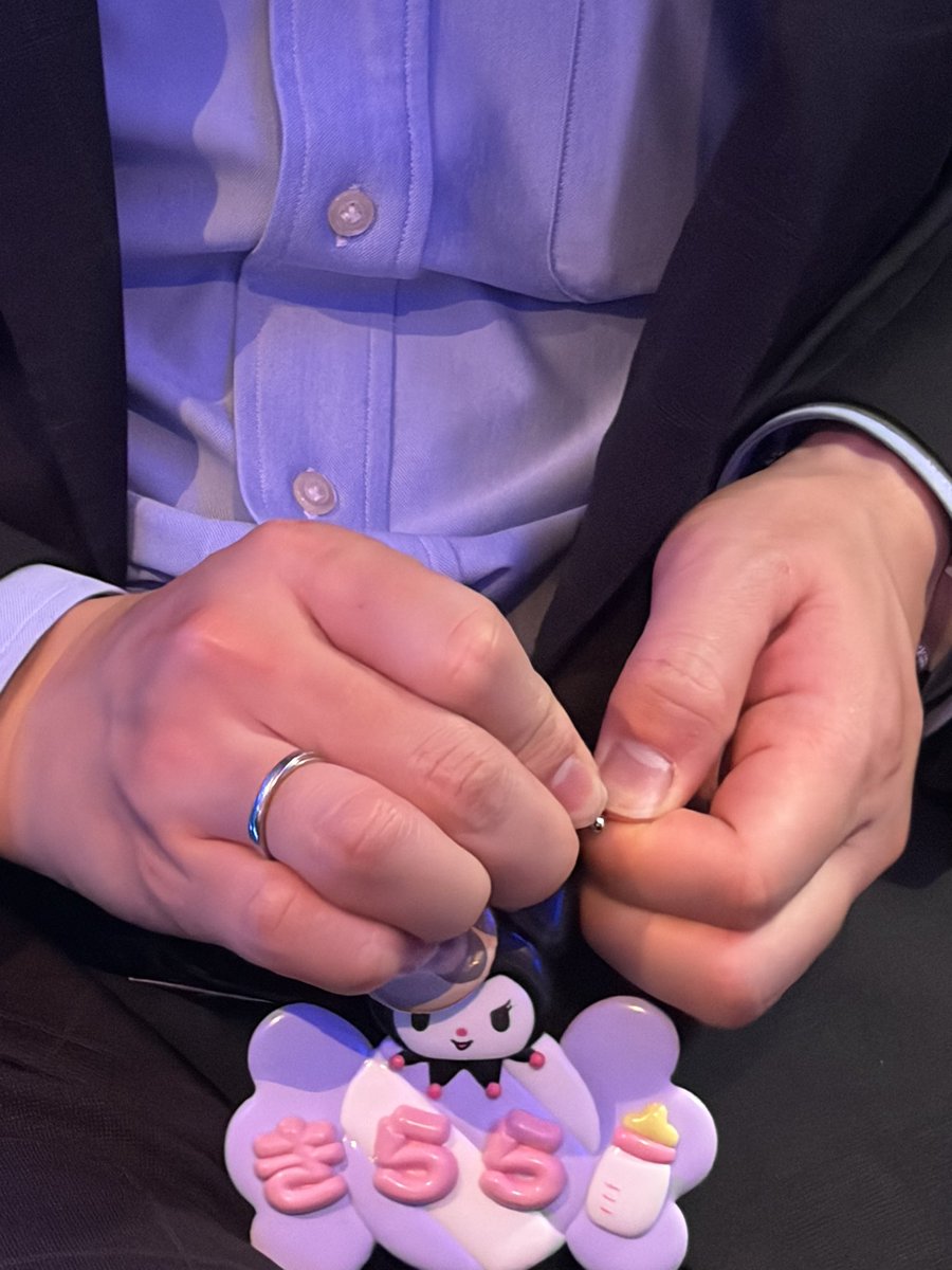 ジャケットに付けてそのまま持って帰るかと思った笑笑笑笑