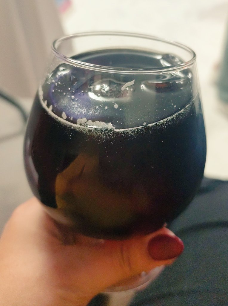 Azul996704's tweet image. Una noche de copas 🌜🥂