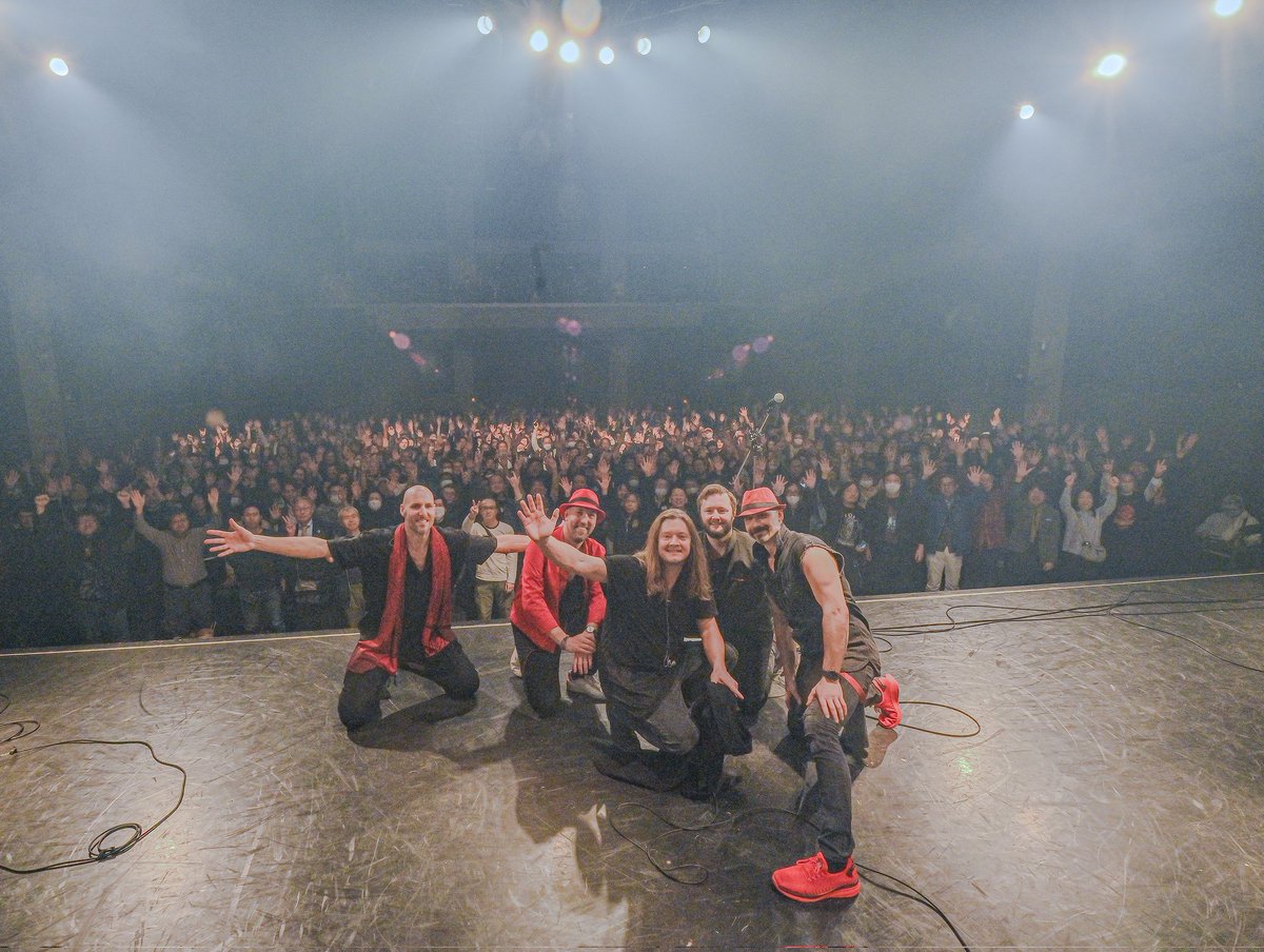 Moon Safari tweet media