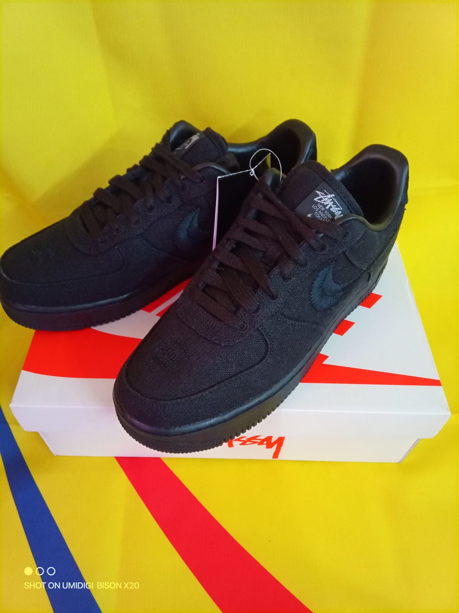kitaman_apparel's tweet photo. #万代北見店
アパレルコーナーより新入荷情報です👀
NIKE×stussyコラボ
AIR FORCE1 Low BLACK
NIKEスウッシュや細かな所に刺繍が輝きます🌟
stussyやスニーカー好き是非ゲットしてみてください😊 https://t.co/3KR6PXednd