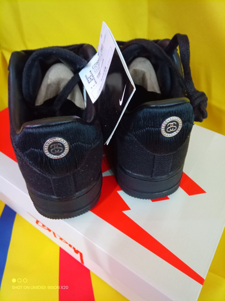 kitaman_apparel's tweet photo. #万代北見店
アパレルコーナーより新入荷情報です👀
NIKE×stussyコラボ
AIR FORCE1 Low BLACK
NIKEスウッシュや細かな所に刺繍が輝きます🌟
stussyやスニーカー好き是非ゲットしてみてください😊 https://t.co/3KR6PXednd