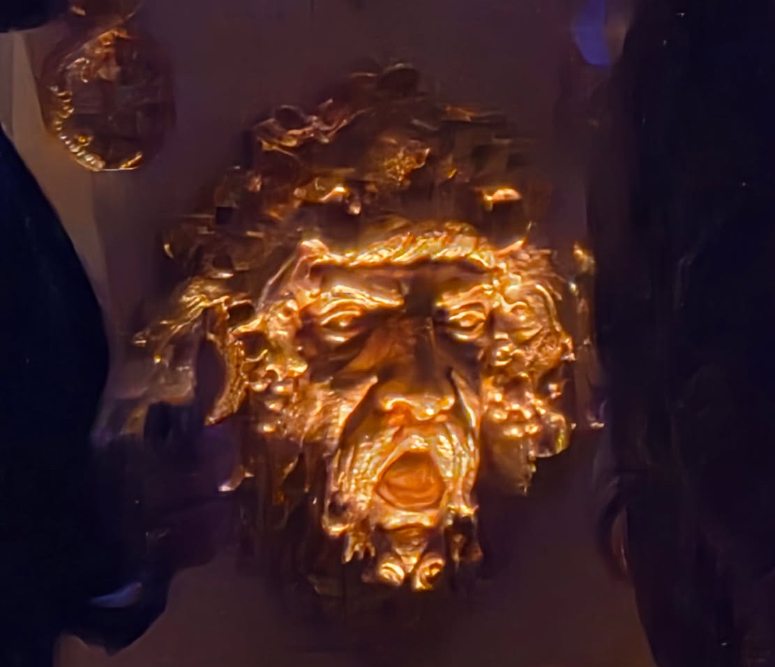 BryanGParker's tweet photo. Green man at Mar-a-Lago? This photo is from a dinner with Trump in Florida. https://t.co/zY0KQvX3ML