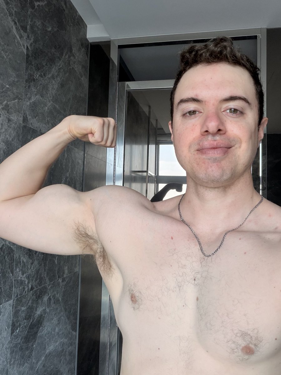 blairflex's tweet photo. Hotel pumps are the best https://t.co/BUmMDfYGJm